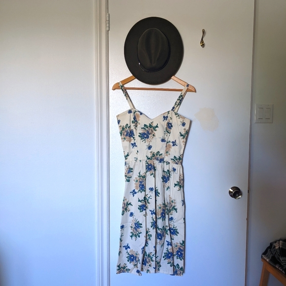 Custom made strappy floral dress (with pockets!) - Picture 2 of 4
